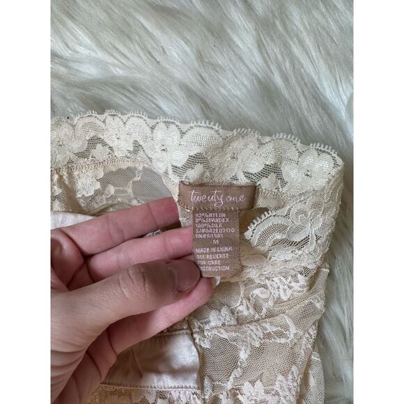 Rare Vintage Y2K Forever 21 Beaded Lace Silk Tank Top - Picture 6 of 7